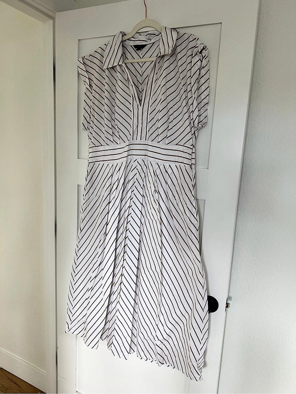 Banana Republic Striped Midi Dress in White & Brown Size 18